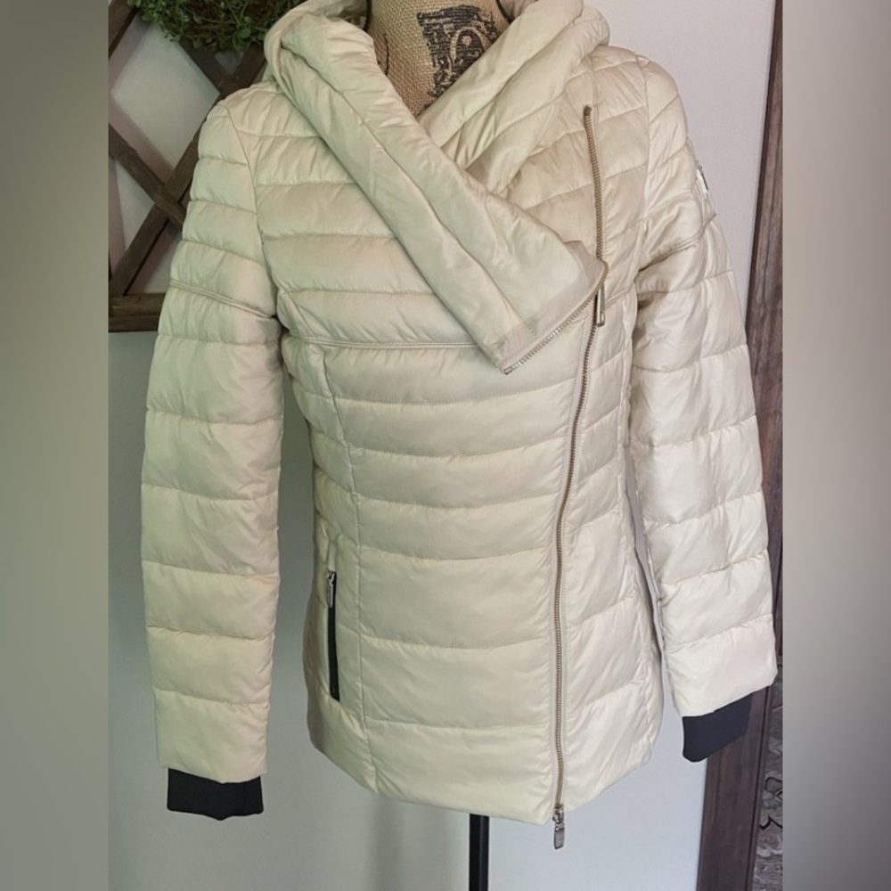 Tumi new never size large nylon jacket